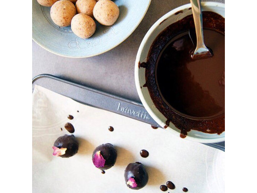 Марципановые конфеты в шоколадной глазури